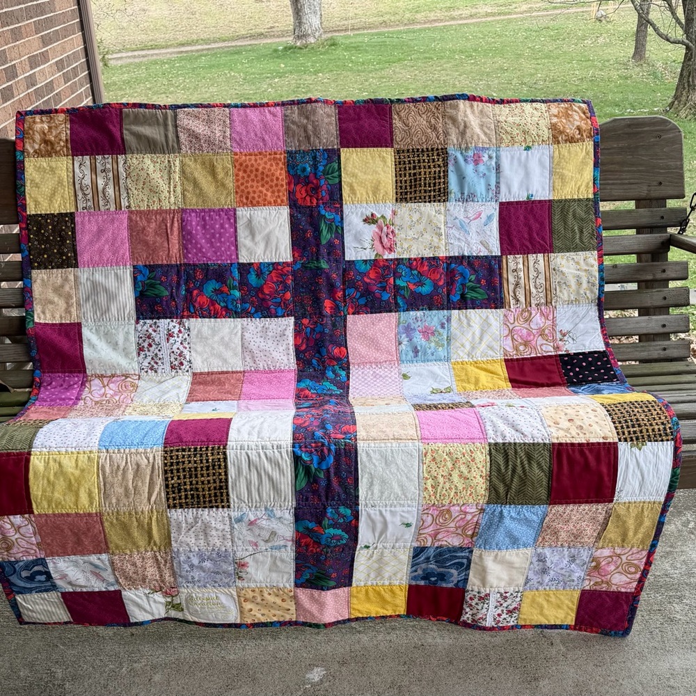 Handmade cross patchwork quilt - Picture 3 of 8